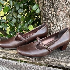 Ecco women’s Mary Jane pump T Strap brown oiled leather 38 7.5 Dark Academia